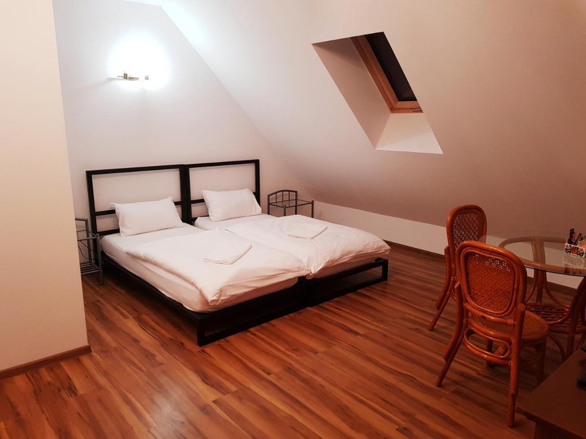 Big Yellow House Gorki Wielkie Room photo